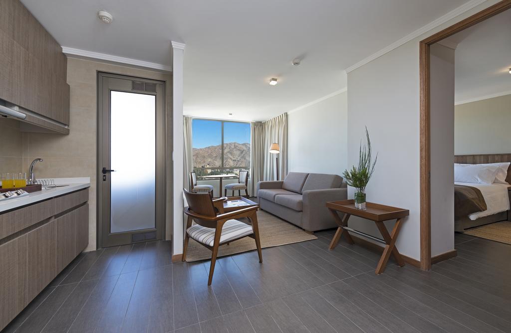 Hotel Atacama Suites コピアポ 部屋 写真